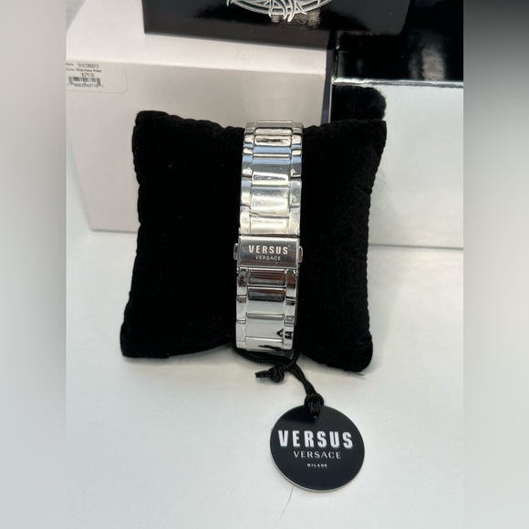 New Authentic VERSUS VERSACE
Cosmopolitan Men's Watch - Picture 9 of 14